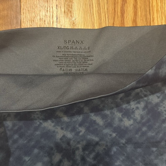 Spanx Look at Me Now Cropped Seamless Leggings - Picture 7 of 8